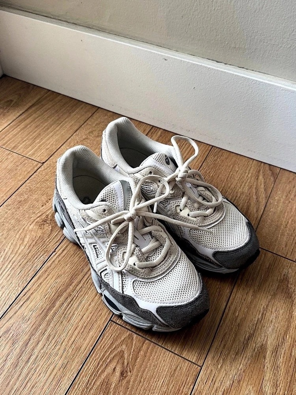 ASICS GEL-NYC Ivory/Clay Grey Sneakers SIZE 8 W
